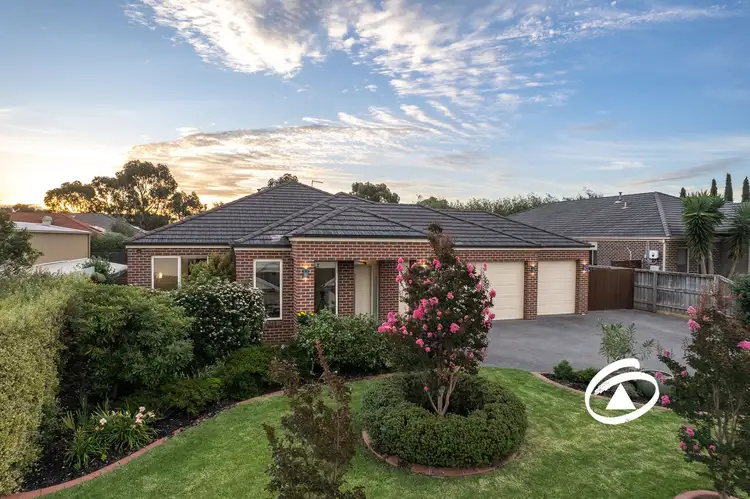 10 Lyrebird Avenue
