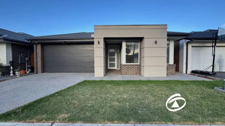 6 Hoosier Road, Clyde North VIC 3978