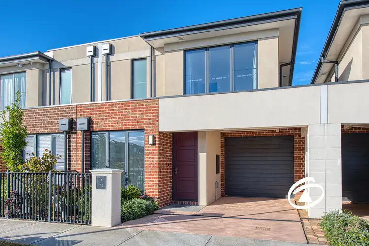 Main view of Homely townhouse listing, 71 Billy Buttons Drive, Narre Warren VIC 3805