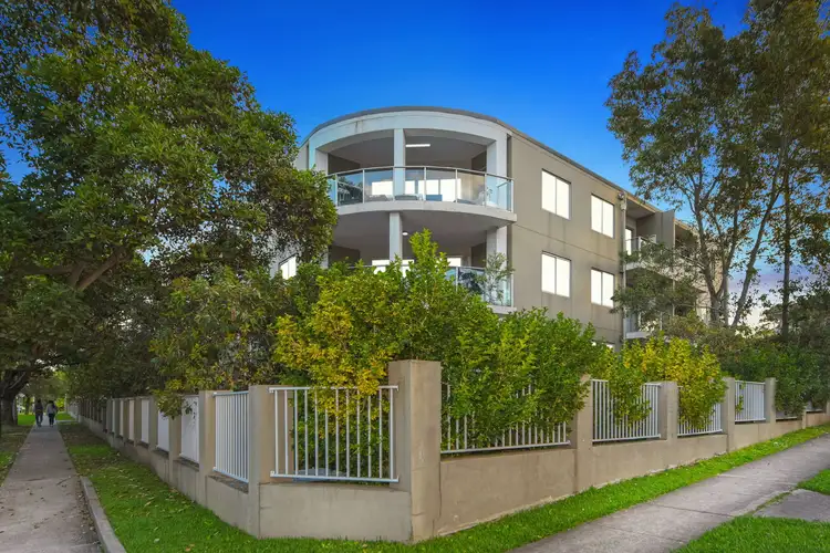 38 Cairds Avenue