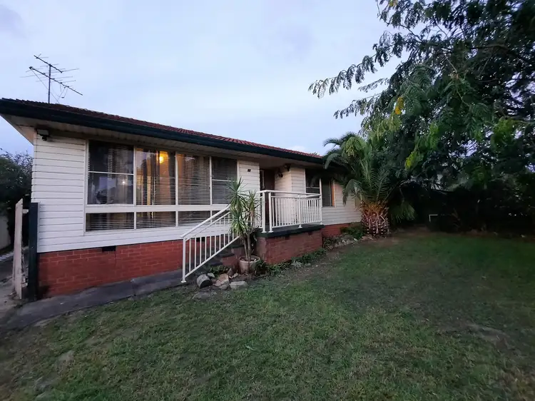 33 Waratah Avenue