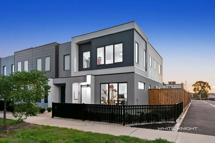 4 Longtown Road, Thornhill Park VIC 3335