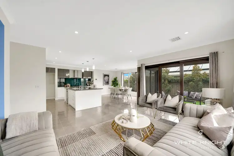 4 Newham Street, Thornhill Park VIC 3335