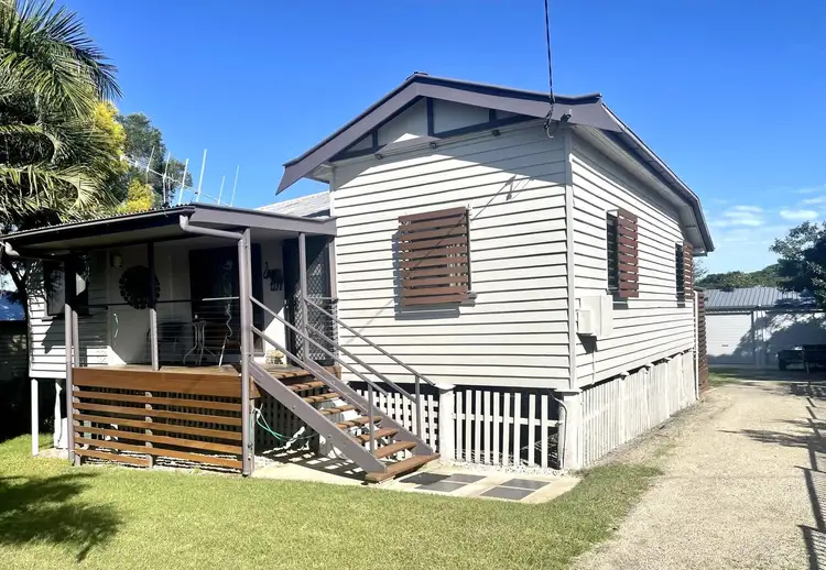 32 Kelvin Street, Monto QLD 4630