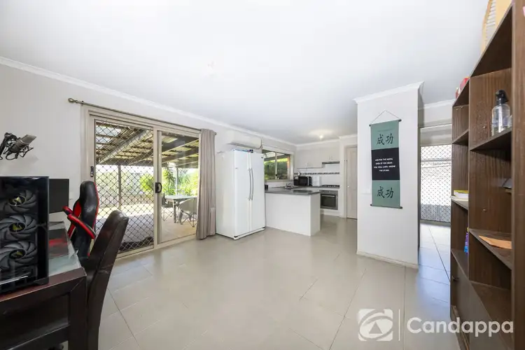 Fifth view of Homely house listing, 4 Vivian Court, Drouin VIC 3818