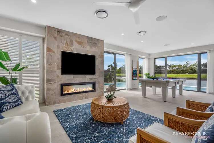 102 Paradise Parade, Jacobs Well QLD 4208