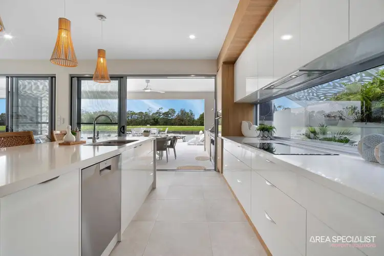 102 Paradise Parade, Jacobs Well QLD 4208