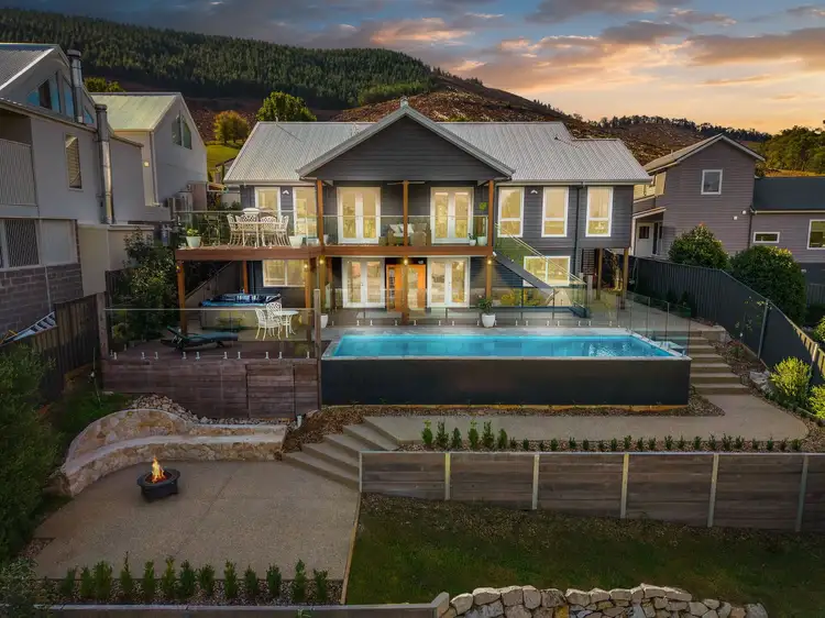 19 Mountain Mist Drive, Bright VIC 3741