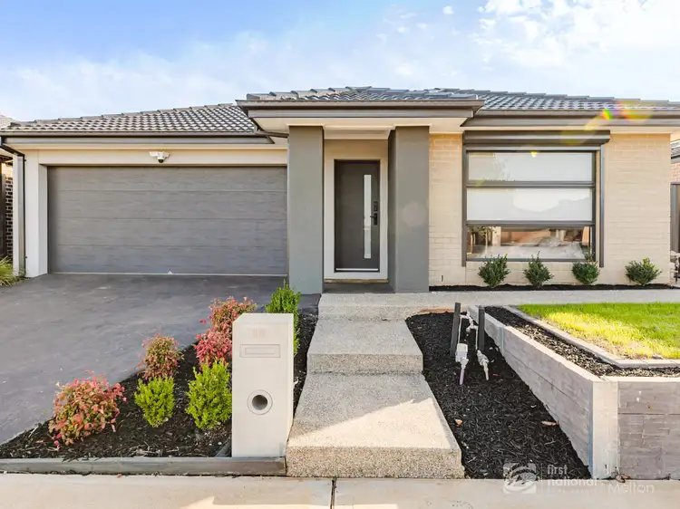 16 Wimbledon Boulevard, Strathtulloh VIC 3338