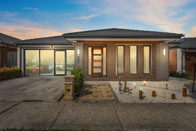 21 Oleander Parade, Mickleham VIC 3064