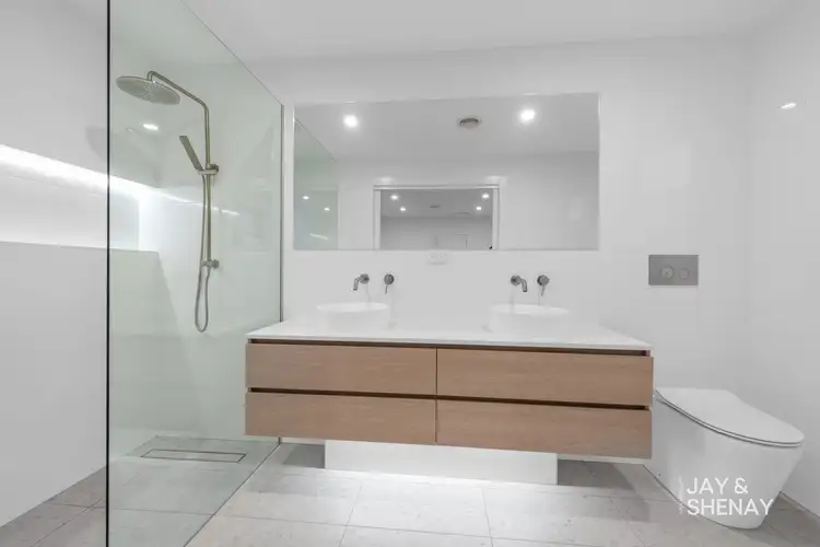 Fifth view of Homely house listing, 2/2 Mossvale Close, Endeavour Hills VIC 3802