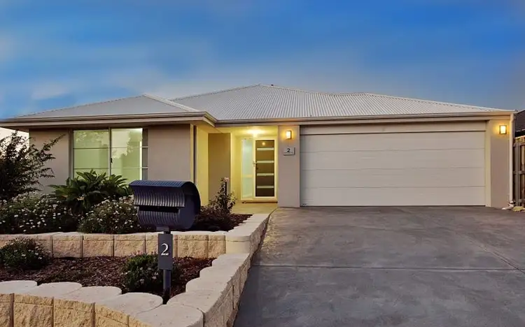 2 Beaufortia Turn, Halls Head WA 6210