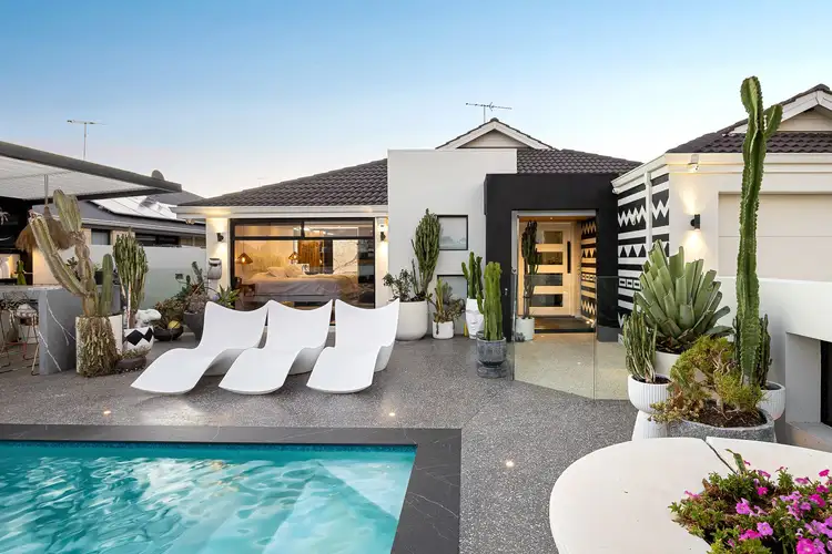 16 Riceflower Boulevard, Halls Head WA 6210