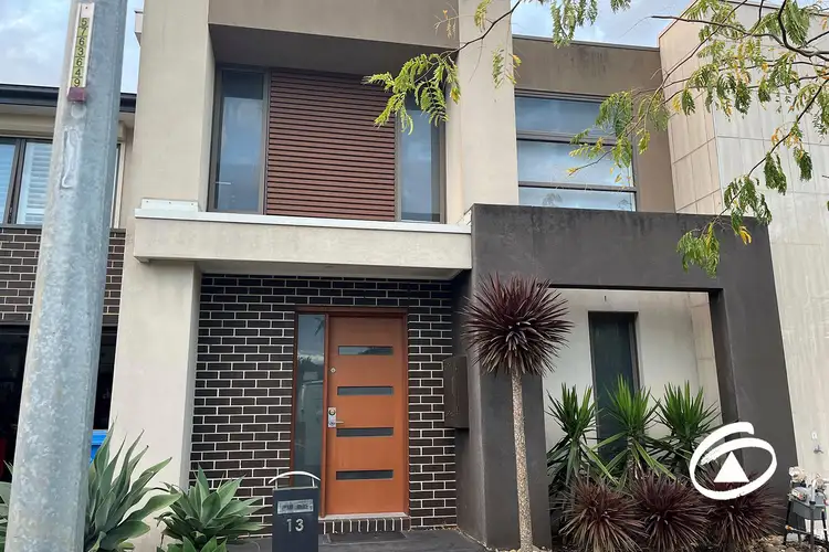 13 Fleuve Rise, Clyde North VIC 3978