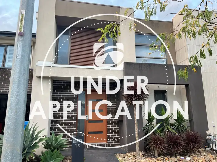 13 Fleuve Rise, Clyde North VIC 3978