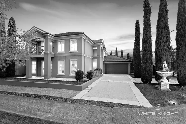 2 Strathvea Lane, Caroline Springs VIC 3023