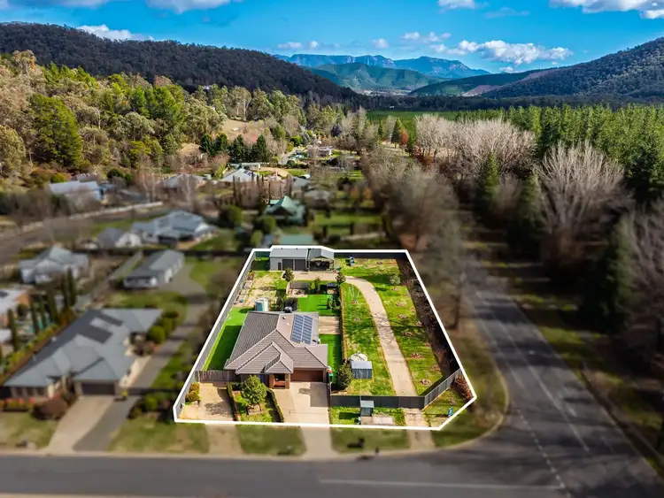 2 Paiano Lane, Bright VIC 3741