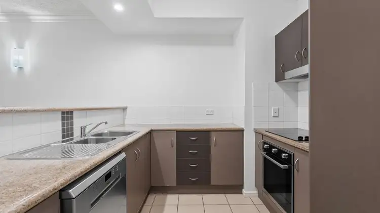 Fifth view of Homely unit listing, 2/83 Hayward Street, Mooroobool QLD 4870