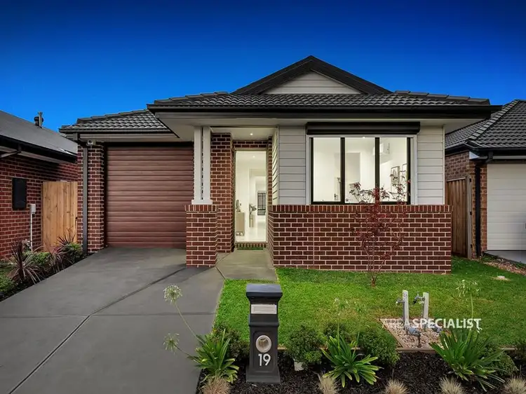 19 Hekela Street, Clyde North VIC 3978