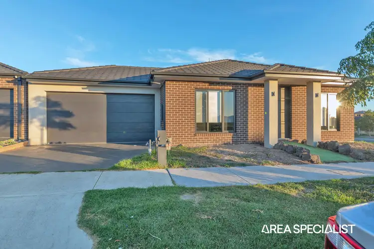 2 Brolga Street, Clyde North VIC 3978