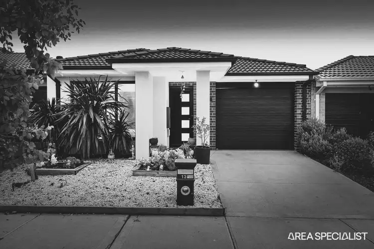 13 Rex Drive, Thornhill Park VIC 3335