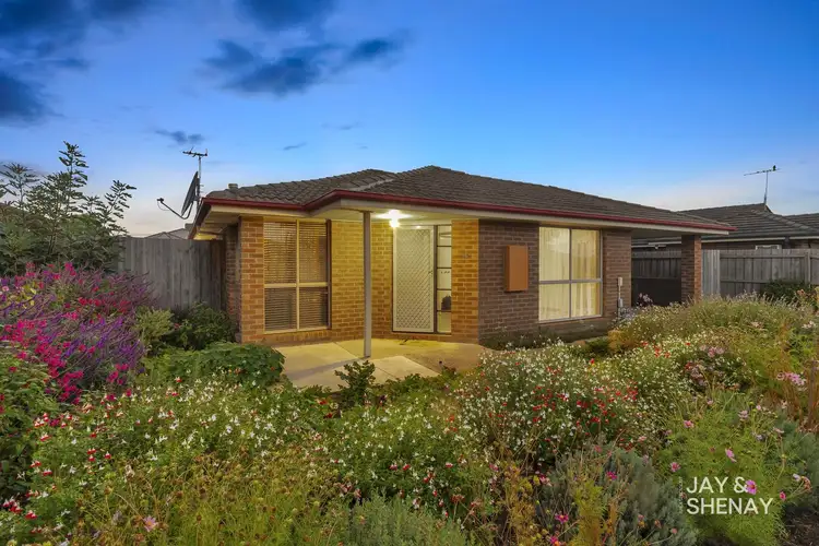 16 Bramwell Close, Endeavour Hills VIC 3802