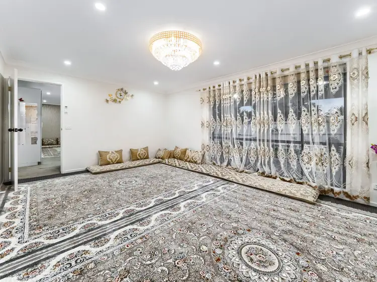 Fifth view of Homely house listing, 2 Bligh Close, Cranbourne North VIC 3977