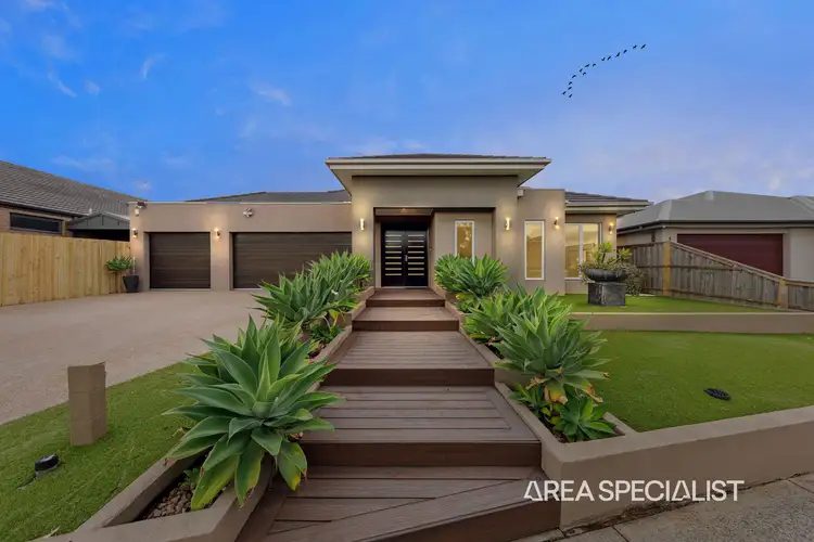 11 Hull Crescent, Pakenham VIC 3810