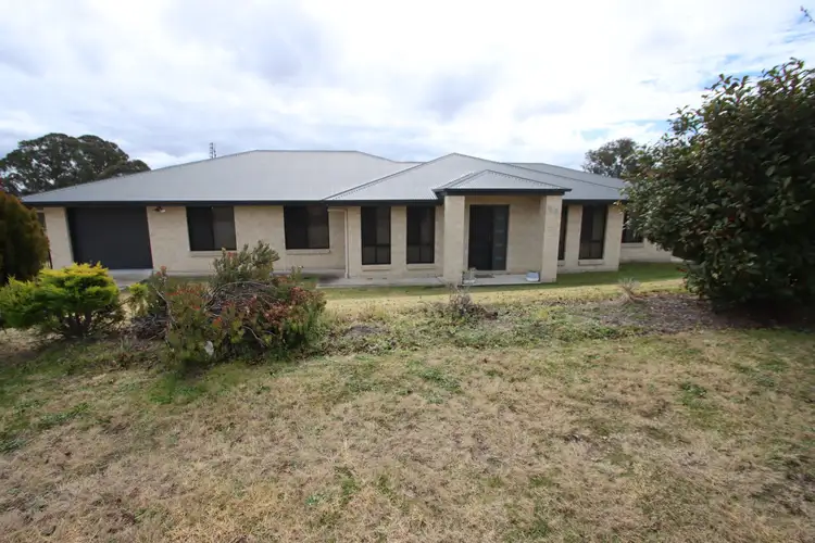 13 Parkes Drive, Tenterfield NSW 2372