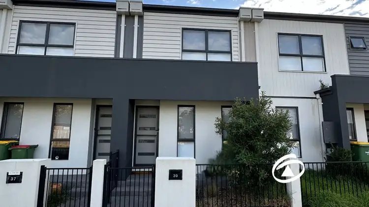 39 Hunt Way, Pakenham VIC 3810
