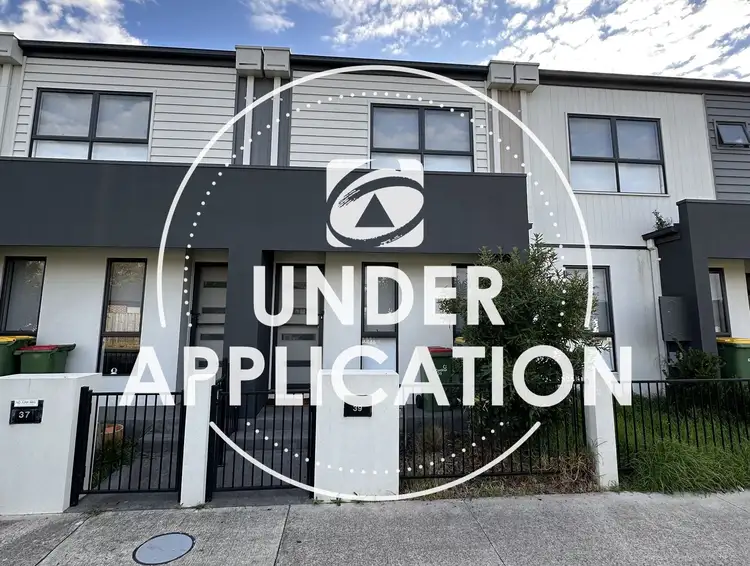 39 Hunt Way, Pakenham VIC 3810