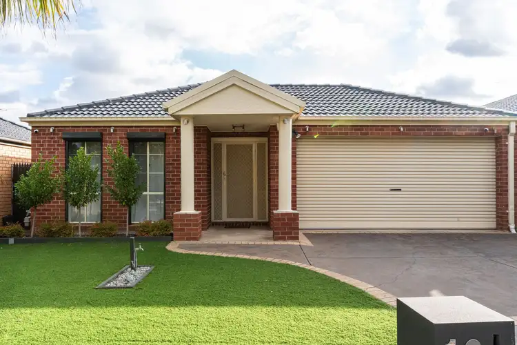 18 Olsen Retreat, Caroline Springs VIC 3023