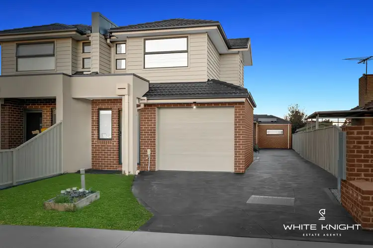 2/28 Romsey Avenue, Sunshine North VIC 3020