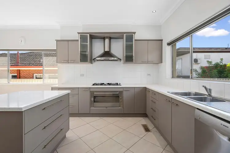 Fifth view of Homely house listing, 10 Putnam Avenue, Strathdale VIC 3550