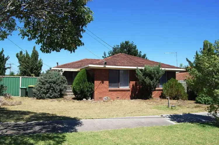3 Peterborough Crescent, Deer Park VIC 3023