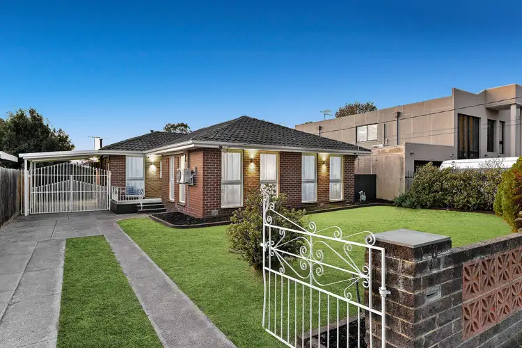 8 Warrawee Avenue, Noble Park VIC 3174