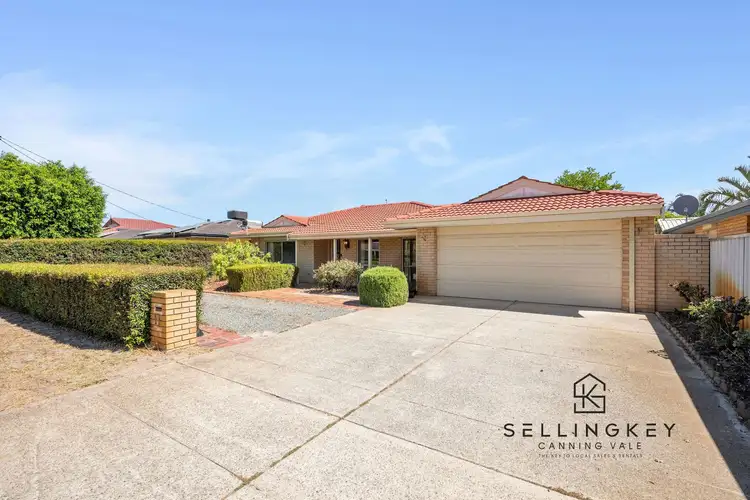 11 Murdoch Road, Thornlie WA 6108