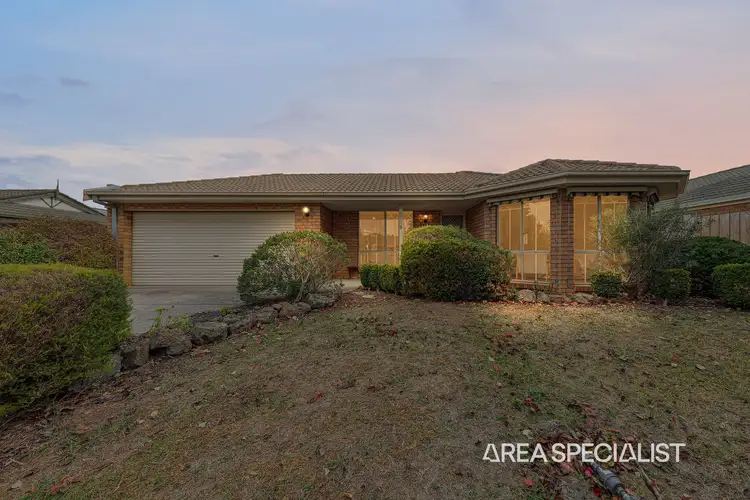 6 Holt Place, Pakenham VIC 3810