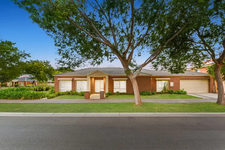 8 Palm Grove Boulevard, Aspendale Gardens VIC 3195