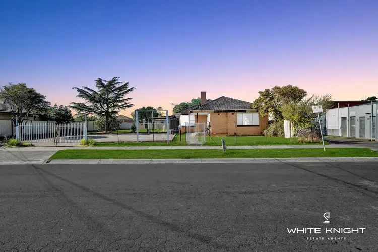 2-4 Collins Street, St Albans VIC 3021