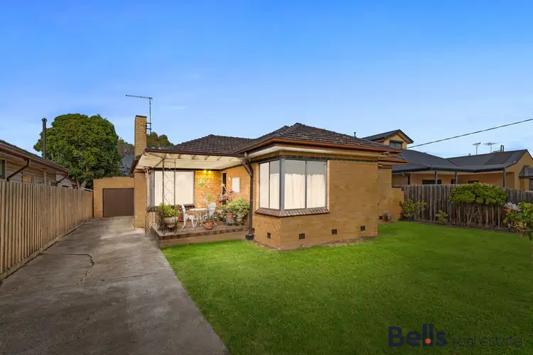 11 Emu Road, Maidstone VIC 3012