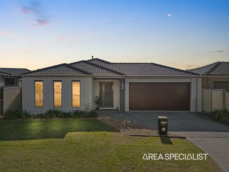 42 Edenbrook Circuit, Pakenham VIC 3810