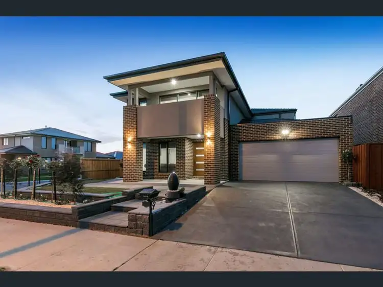 9 Fenway Boulevard, Clyde North VIC 3978