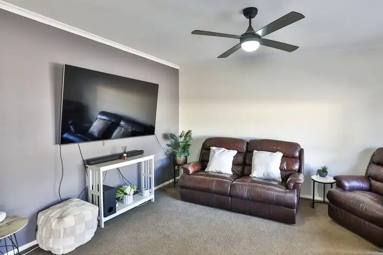 Fifth view of Homely house listing, 2 Ella-Mae Court, Red Cliffs VIC 3496