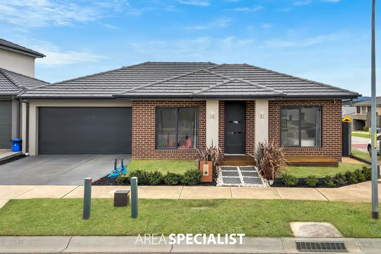 16 Shimar Street, Clyde North VIC 3978