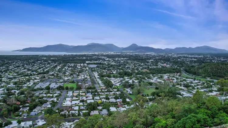 8 The Peak Road, Brinsmead QLD 4870