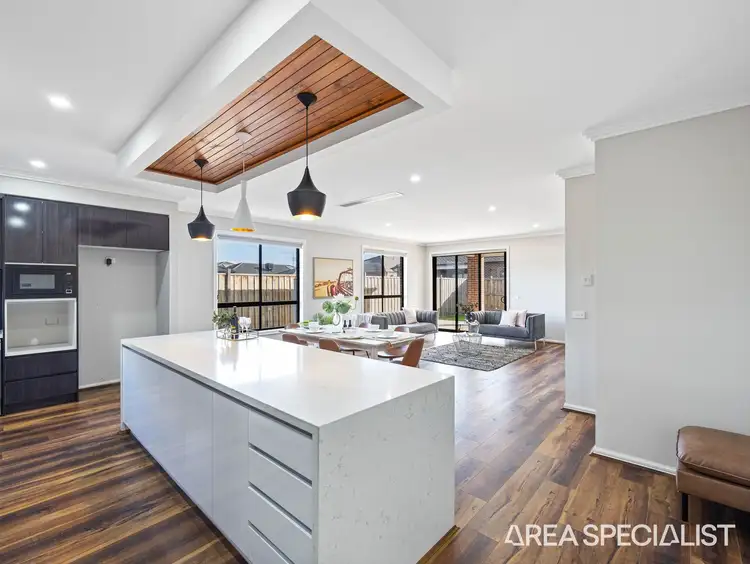 10 Bloomfield Road, Thornhill Park VIC 3335