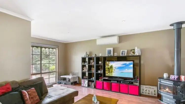 Second view of Homely house listing, 5 Waverley Close, Narre Warren VIC 3805