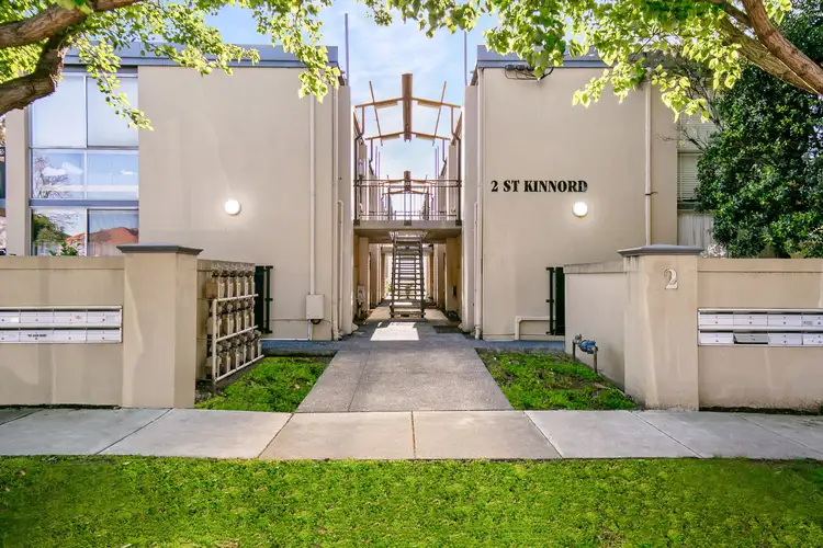 11/2 St Kinnord Street, Aberfeldie VIC 3040
