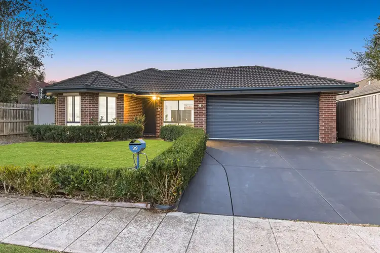 39 Carboni Crescent, Lynbrook VIC 3975